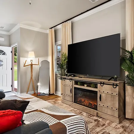 2 King Beds | Modern Retreat House + Game Room
